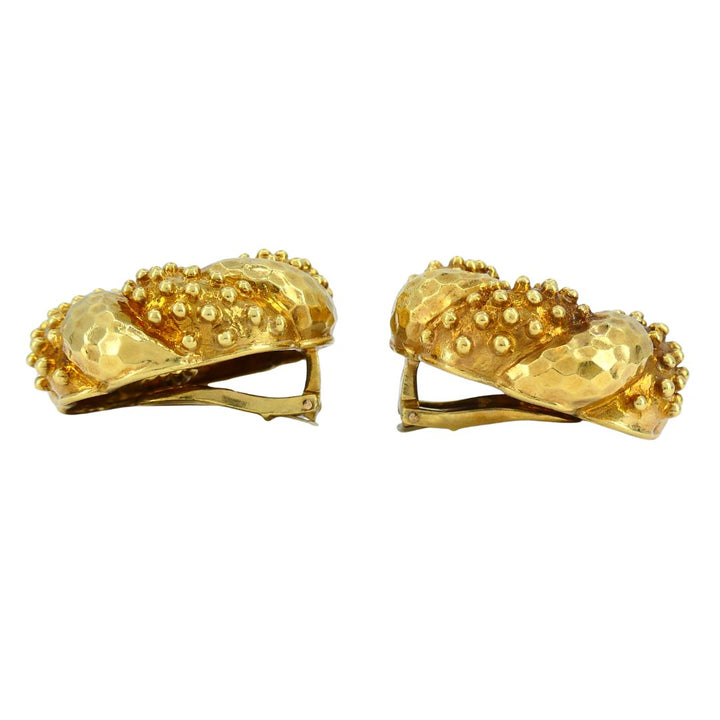 Vintage Wander 18k Gold Floral Clip-on Earrings