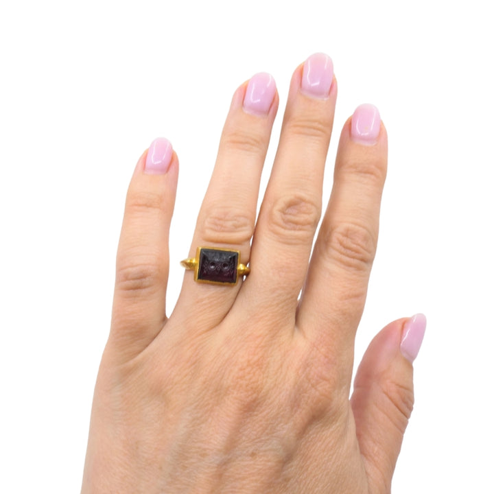 Vintage Intaglio Ring 22k Gold Signet Ring Glass