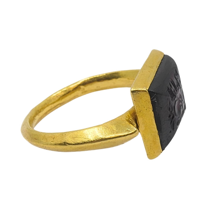 Vintage Intaglio Ring 22k Gold Signet Ring Glass