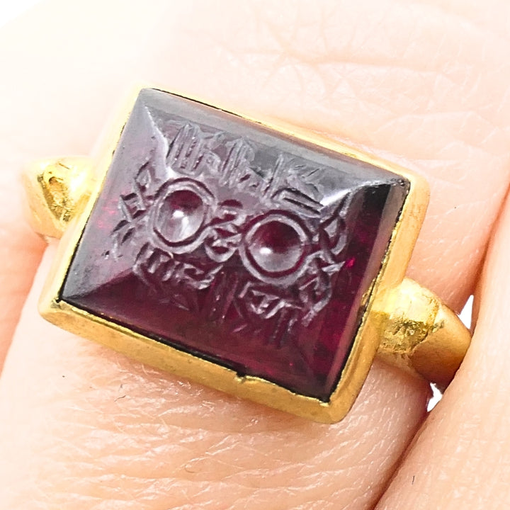 Vintage Intaglio Ring 22k Gold Signet Ring Glass