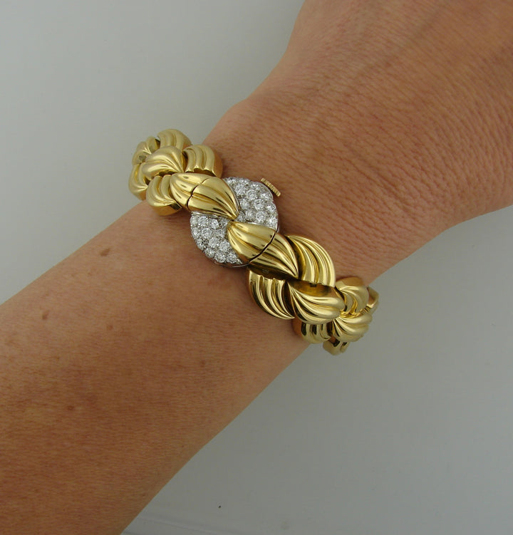 Van Cleef & Arpels Diamond 18k Gold Ladies Watch Bracelet Vintage Omega Movement