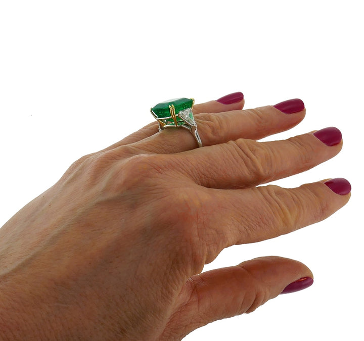 Vintage Harry Winston Emerald Diamond Platinum Ring 14.04 Carat Colombian AGL