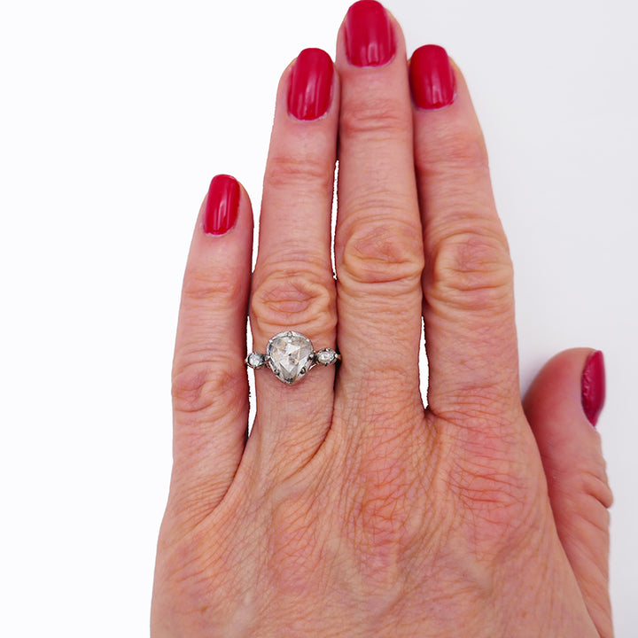 18k White Gold Diamond Engagement Ring