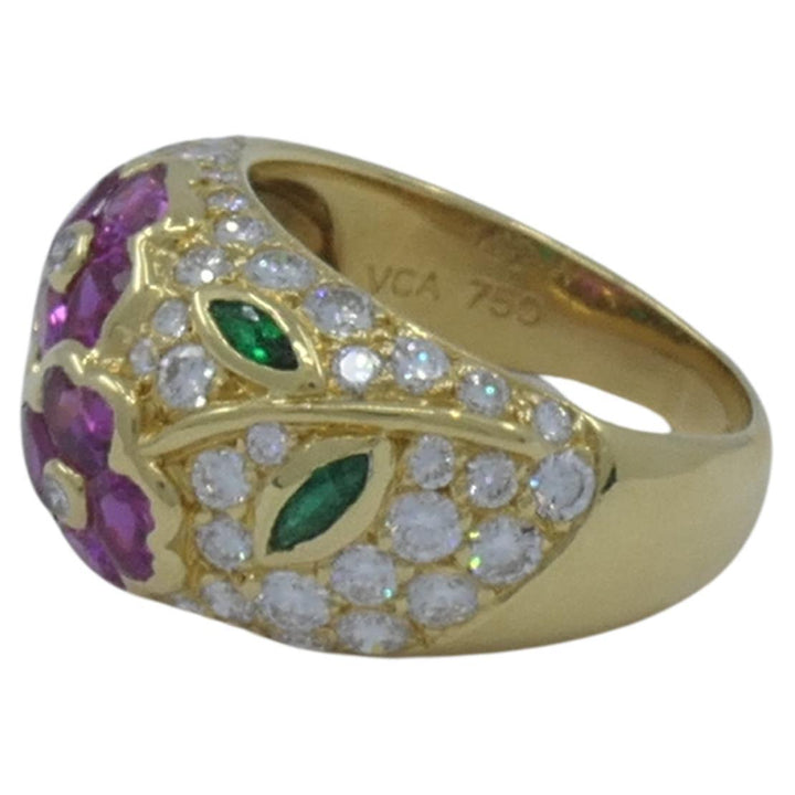 Van Cleef & Arpels Diamond Flower Ring