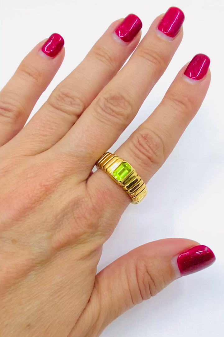 Bvlgari Tubogas 18k Gold Ring Peridot