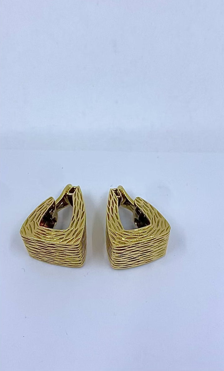 Wander France  Modern 18k Gold Geometric Clip-On Earrings
