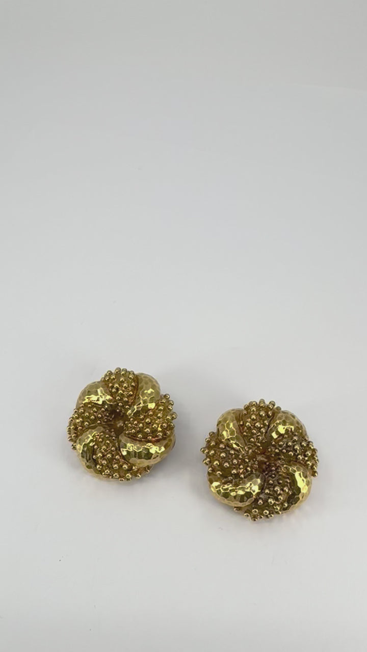 Vintage Wander 18k Gold Floral Clip-on Earrings