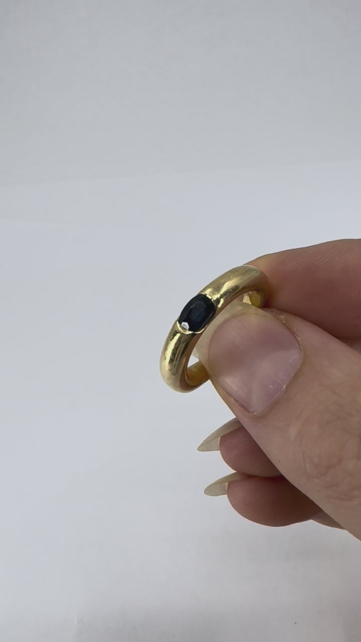 1997 Cartier 18k Gold Blue Sapphire Ellipse Band Ring