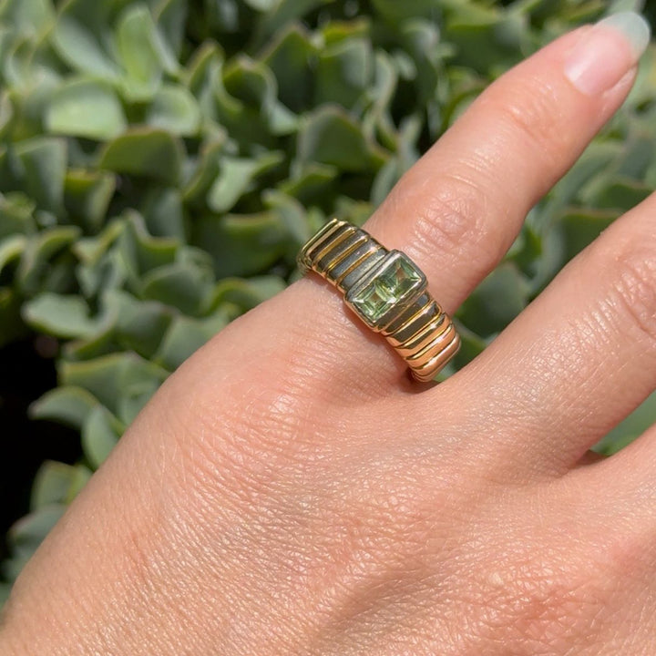 Vintage Bvlgari 18k Gold Tubogas Peridot Ring, circa 1990s
