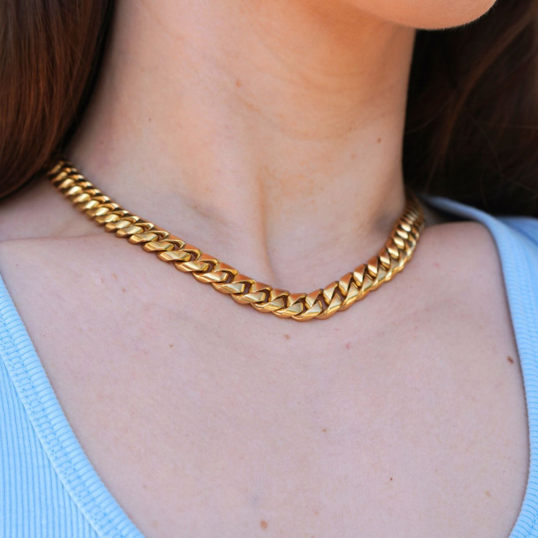 Vintage Bvlgari 18k Yellow Gold Heavy Curb Link Chain Bulgari Necklace