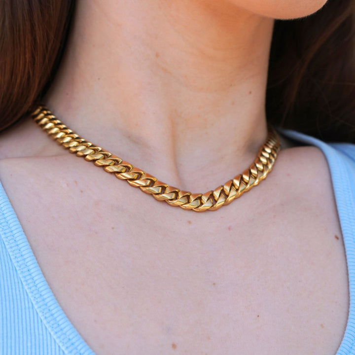 Vintage Bvlgari 18k Yellow Gold Heavy Curb Link Chain Bulgari Necklace