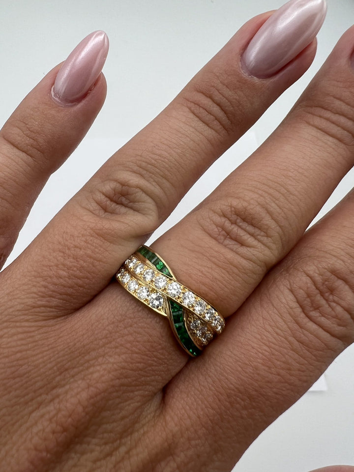 Van Cleef & Arpels Gemstone Gold Band