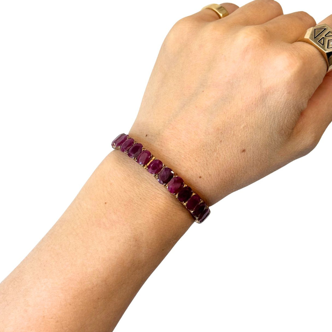 Vintage 18k Gold Ruby Hinged Bangle Bracelet Mid 20th century