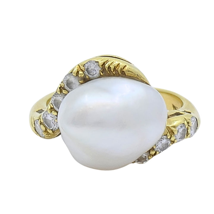 Vintage 18k Yellow Gold Baroque Pearl Diamond Ring