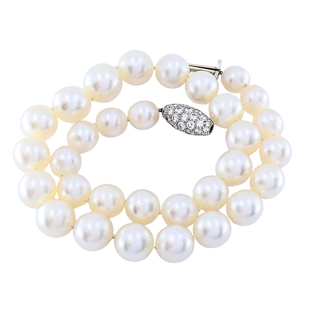Van Cleef & Arpels New York Graduated Pearl Necklace Pavé Diamond Clasp