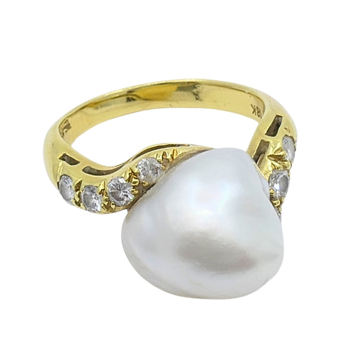Vintage 18k Yellow Gold Baroque Pearl Diamond Ring