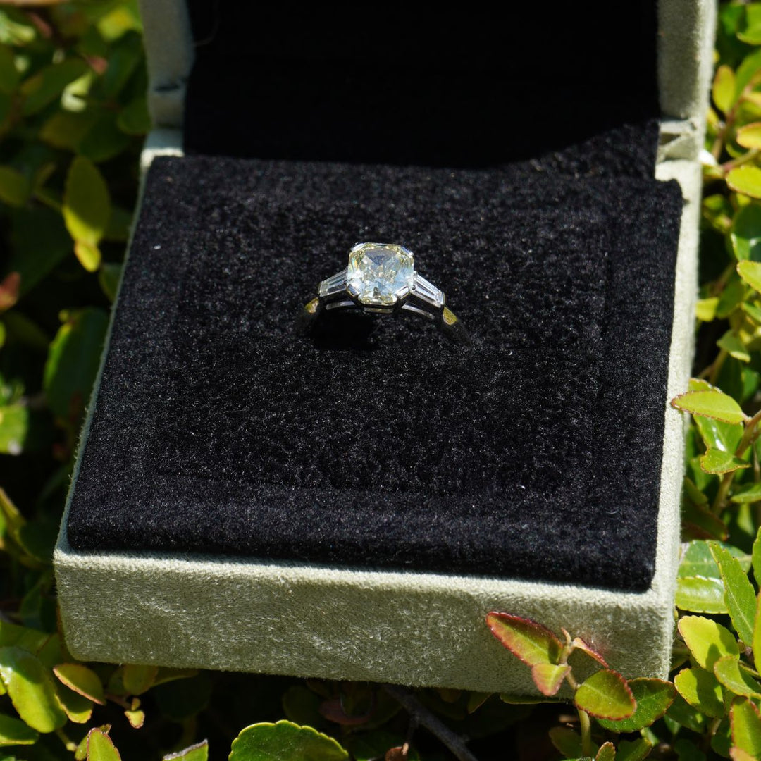Van Cleef & Arpels Platinum Yellow Diamond 3 Stone Engagement Ring GIA
