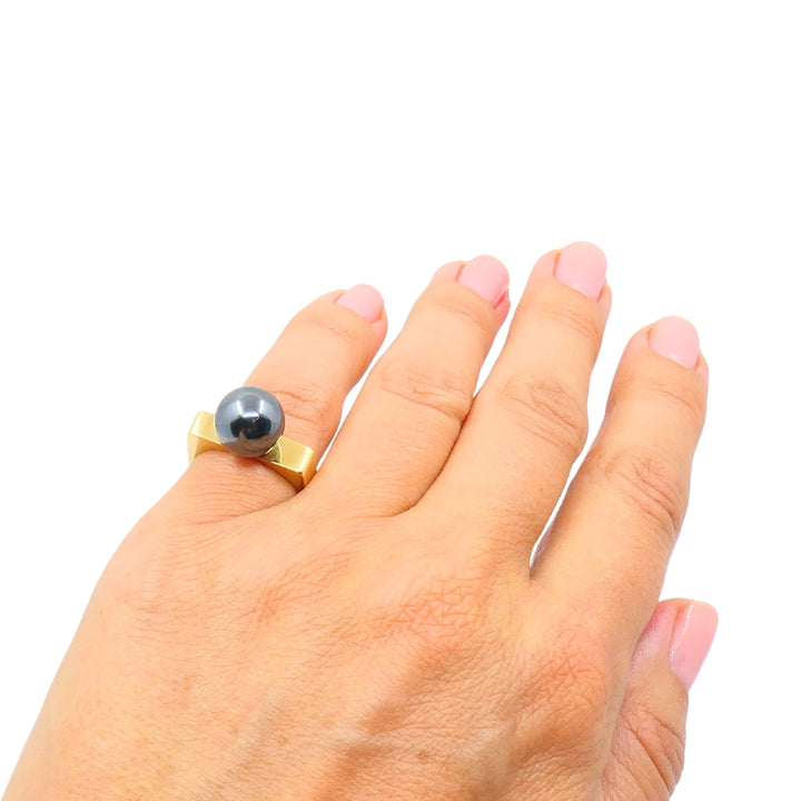 Dinh Van Vintage Modernist 18k Gold Square Hematite Ring