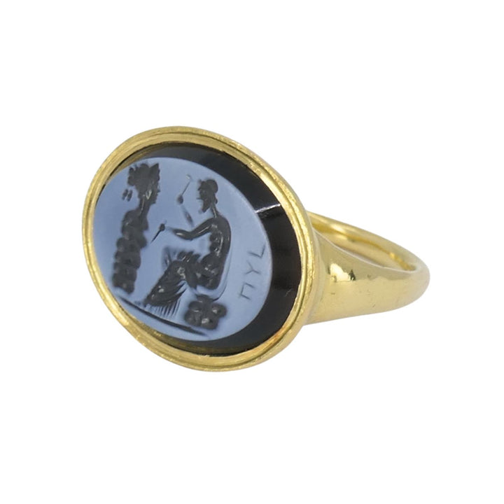 Vintage 18k Gold Hardstone Intaglio Signet Ring