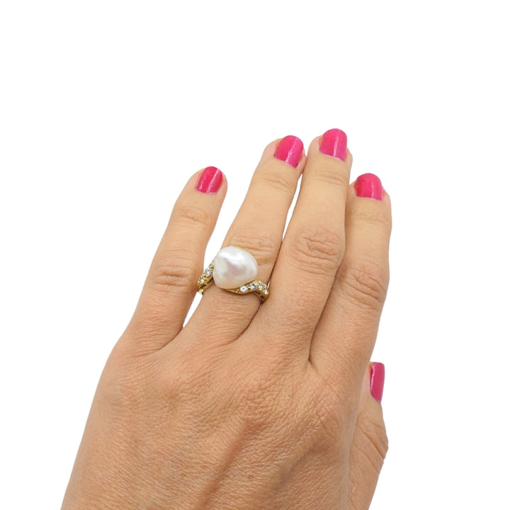Vintage 18k Yellow Gold Baroque Pearl Diamond Ring