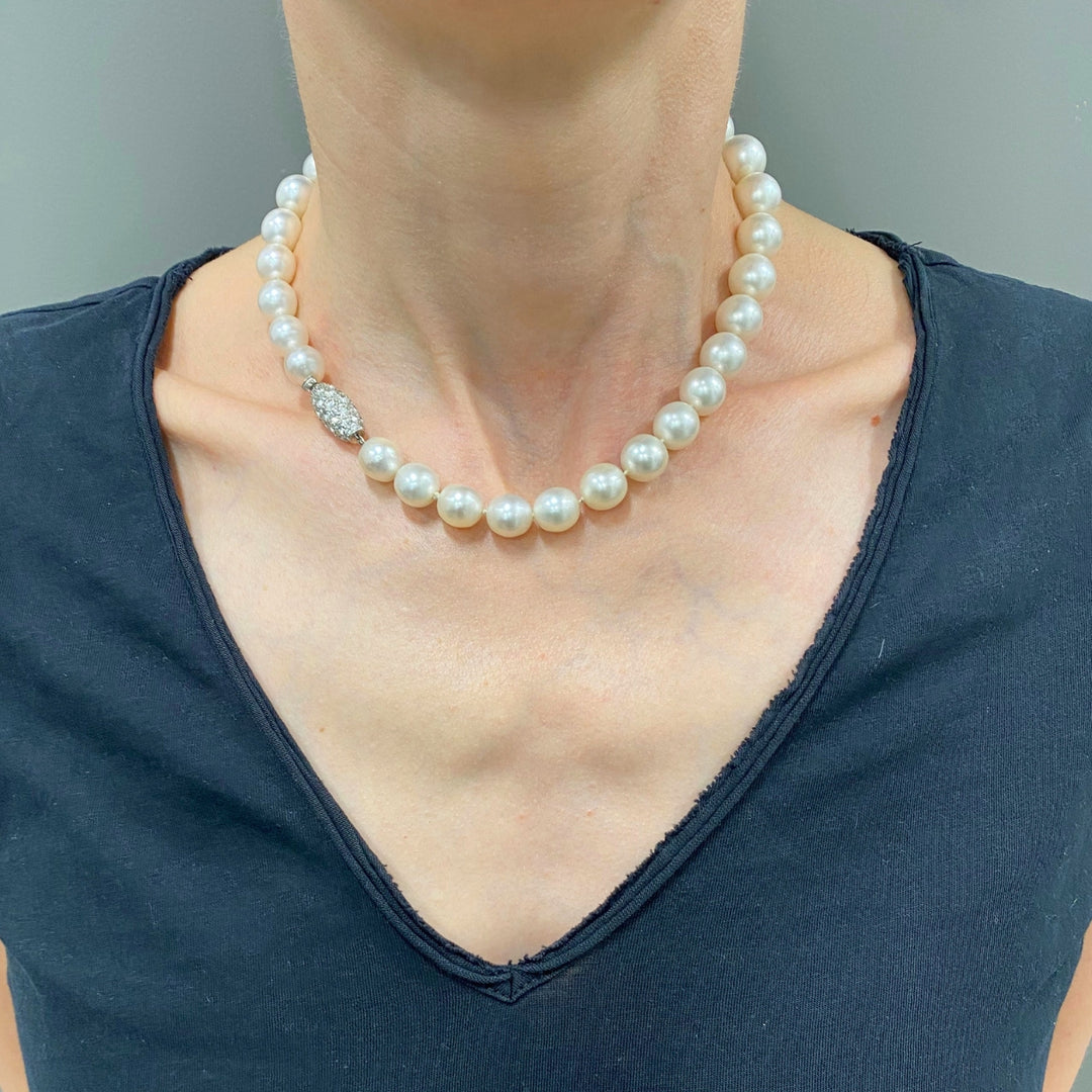 Van Cleef & Arpels New York Graduated Pearl Necklace Pavé Diamond Clasp