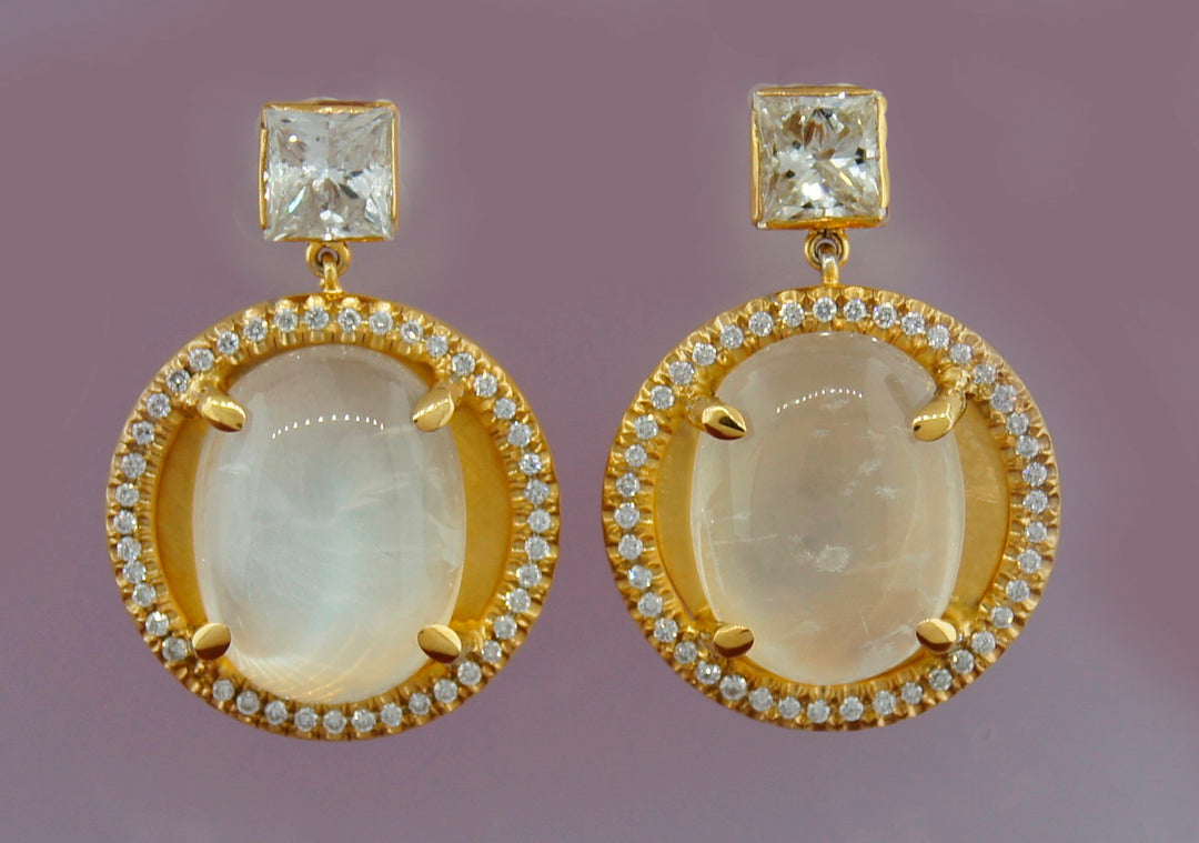 Vintage 14 karat Yellow Gold Earrings Moonstone Diamond