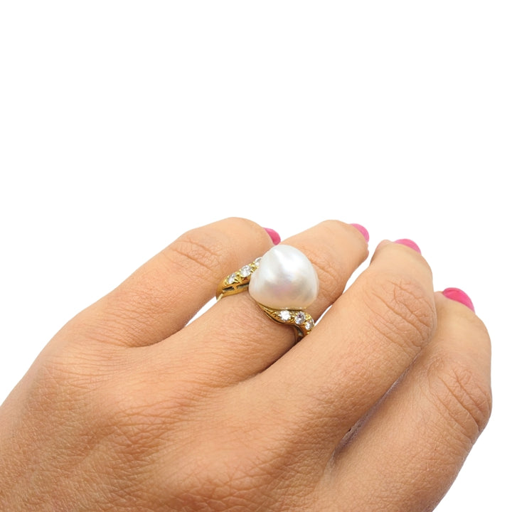 Vintage 18k Yellow Gold Baroque Pearl Diamond Ring
