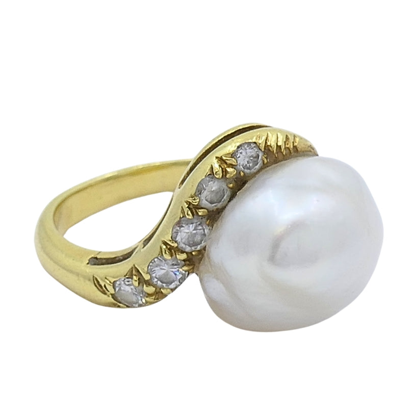 Vintage 18k Yellow Gold Baroque Pearl Diamond Ring