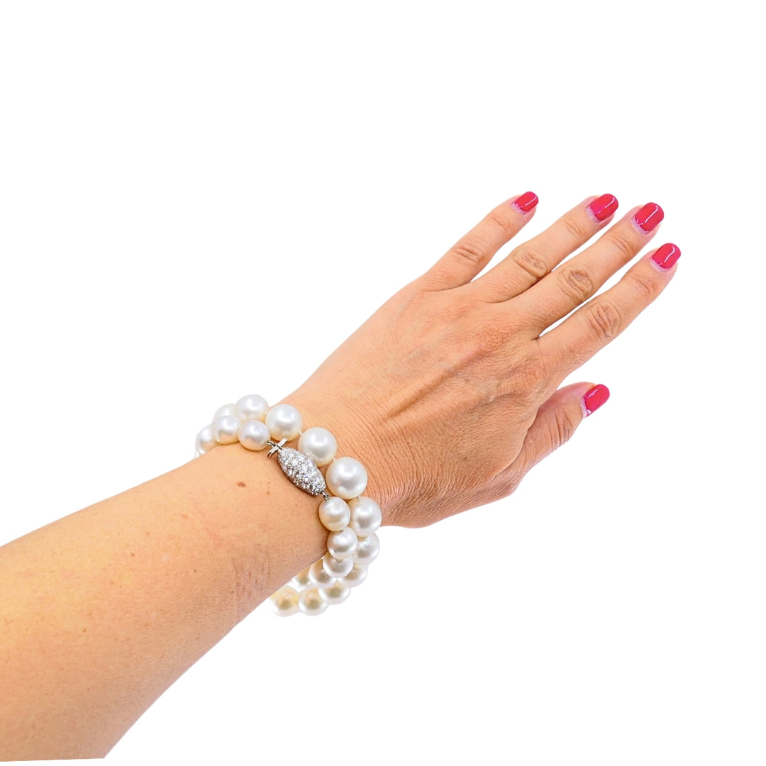 Van Cleef & Arpels New York Graduated Pearl Necklace Pavé Diamond Clasp