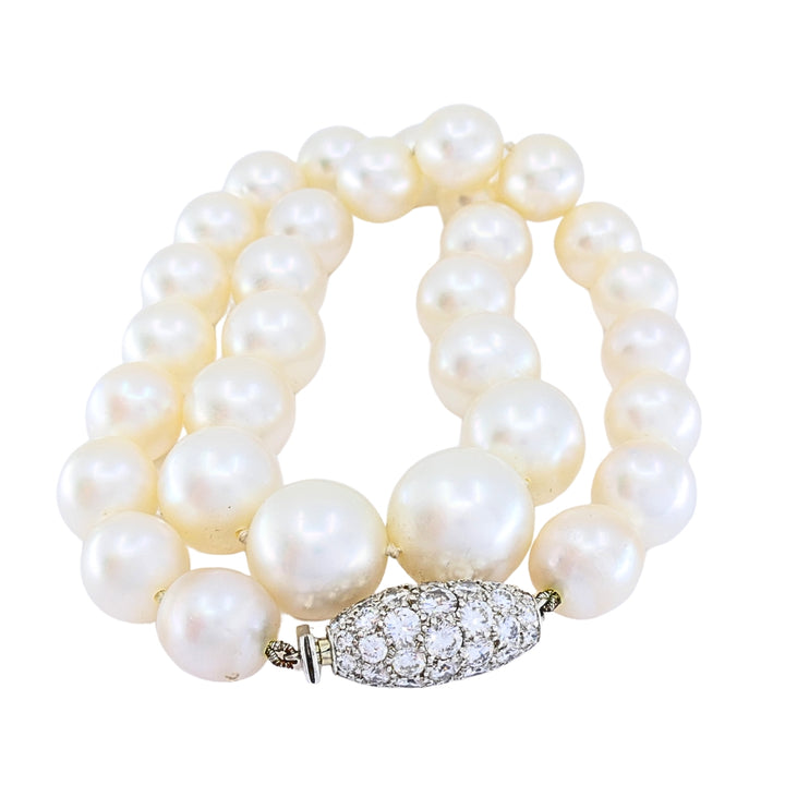 Van Cleef & Arpels New York Graduated Pearl Necklace Pavé Diamond Clasp