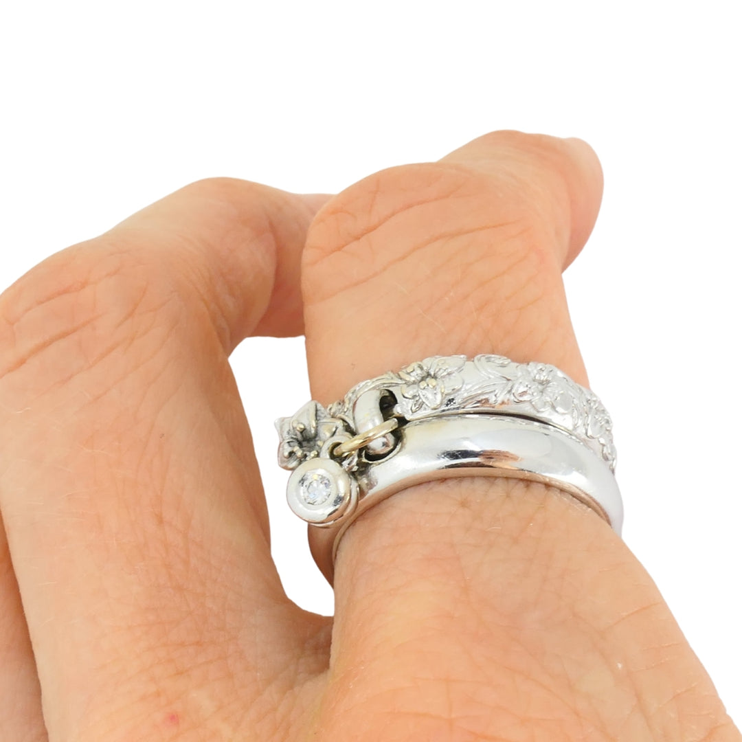 Carrera y Carrera 18k White Gold Double Ring Diamond Floral Design