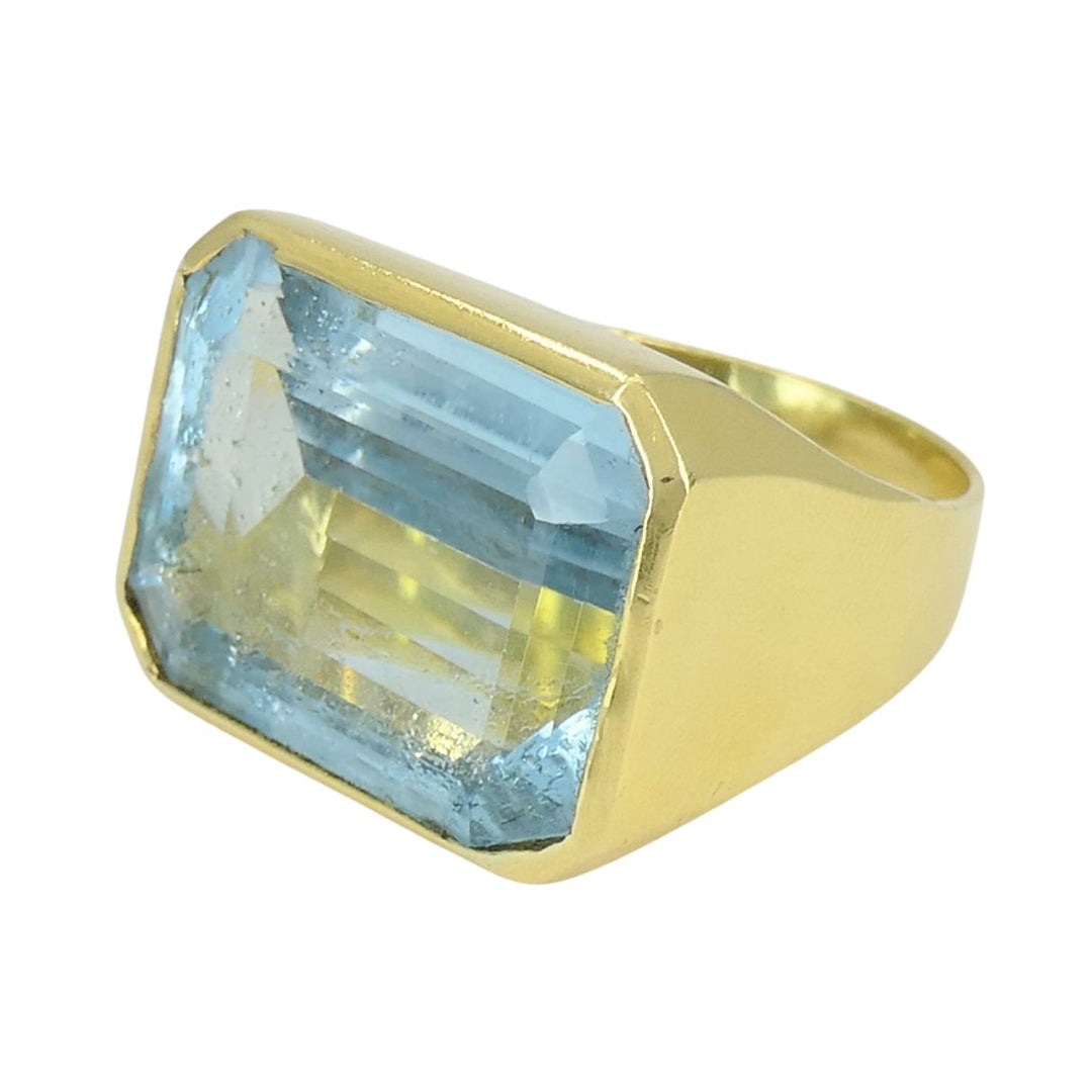 Vintage Aquamarine 18k Yellow Gold Cocktail Ring