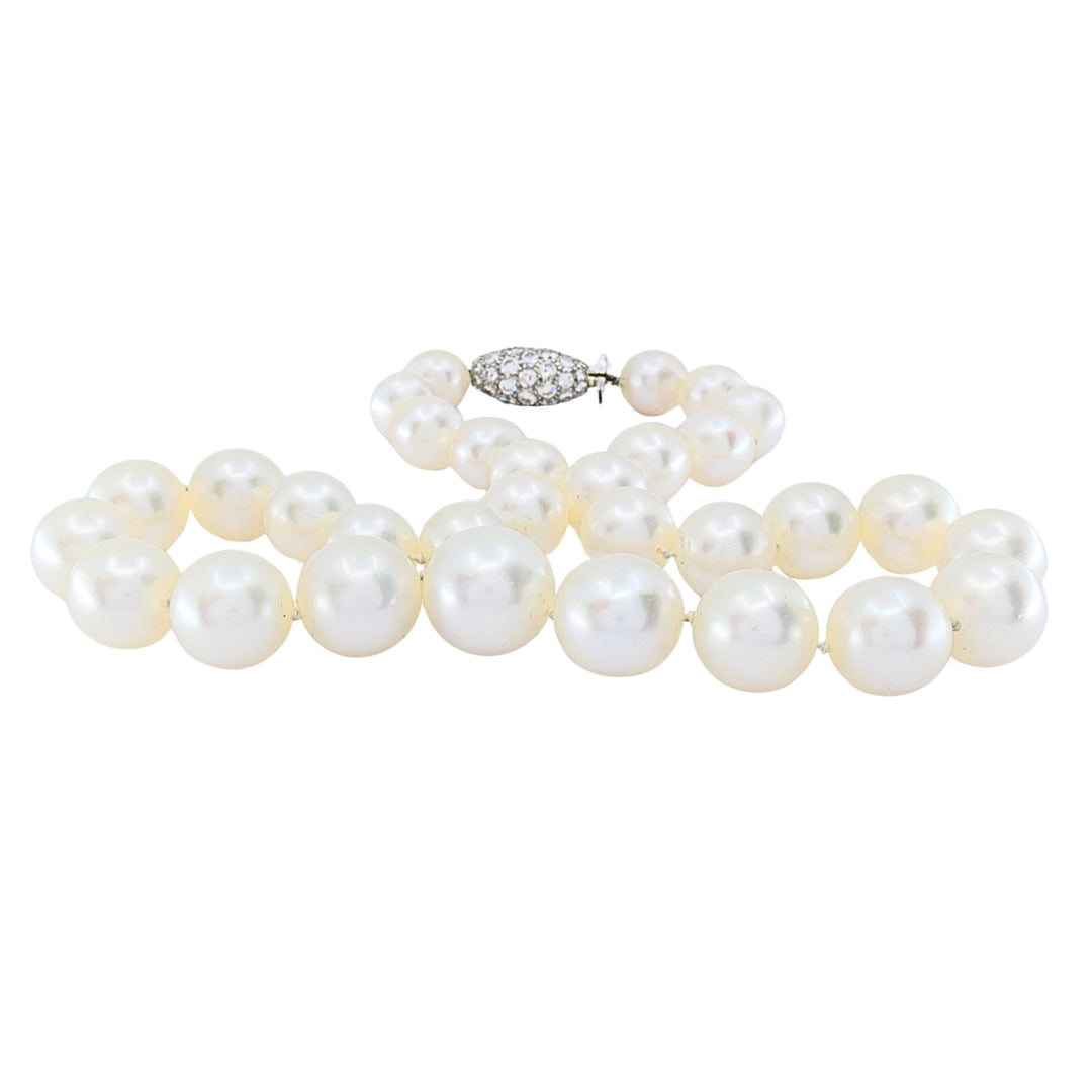 Van Cleef & Arpels New York Graduated Pearl Necklace Pavé Diamond Clasp