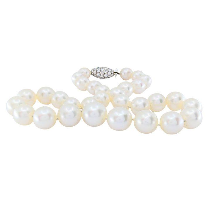 Van Cleef & Arpels New York Graduated Pearl Necklace Pavé Diamond Clasp