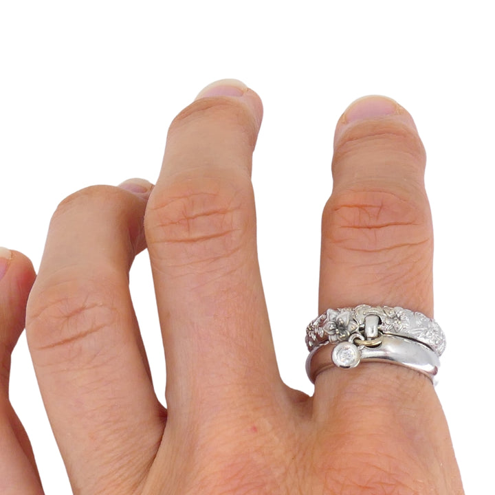 Carrera y Carrera 18k White Gold Double Ring Diamond Floral Design