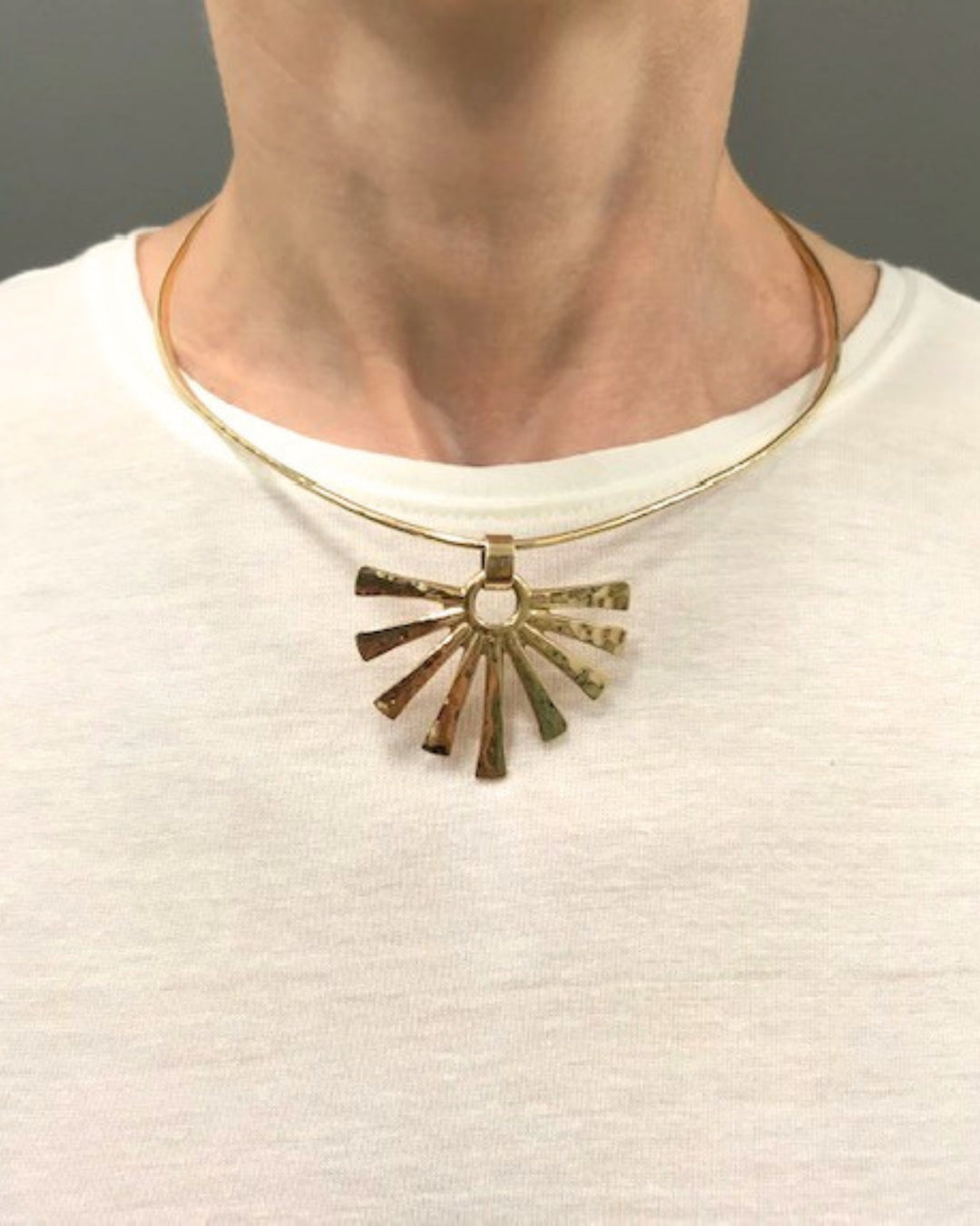 James Avery 14k Gold Collar Necklace Hammered Gold Sun Pendant
