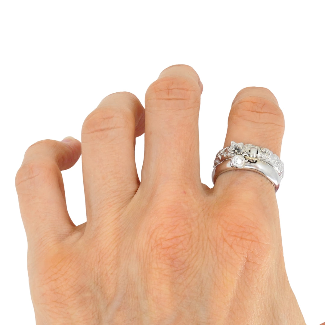 Carrera y Carrera 18k White Gold Double Ring Diamond Floral Design