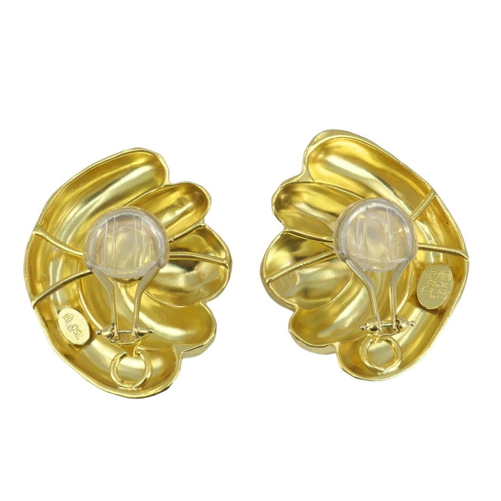 Vintage Henry Dunay 18k Gold Hammered Shell Motif Clip Earrings