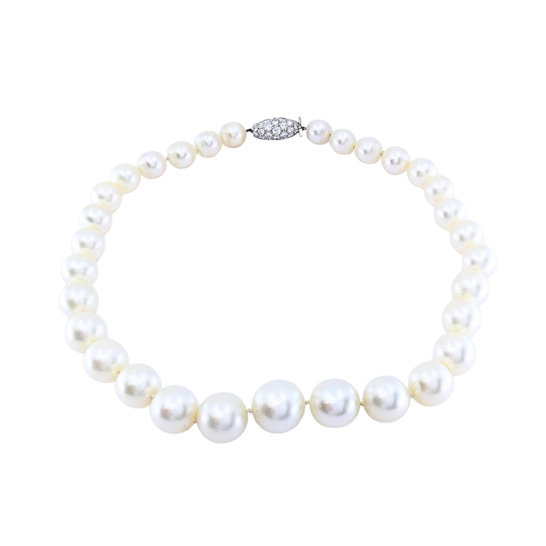 Van Cleef & Arpels New York Graduated Pearl Necklace Pavé Diamond Clasp
