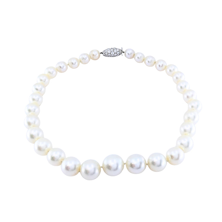 Van Cleef & Arpels New York Graduated Pearl Necklace Pavé Diamond Clasp
