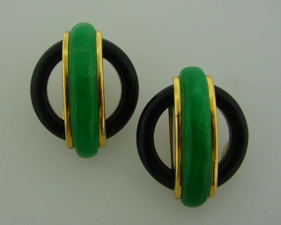 Aldo Cipullo Yellow Gold Earrings with Jade and Black Onyx 1974