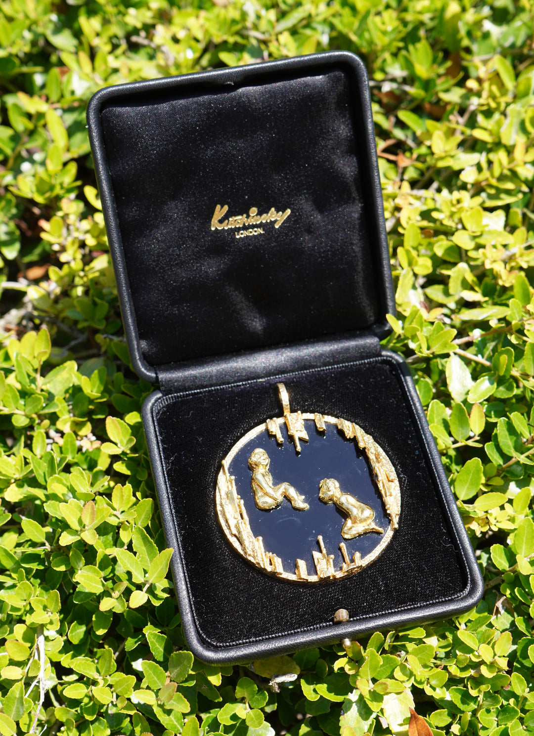 Vintage Kutchinsky 18k Gold Onyx Gemini Zodiac Pendant, Original Box