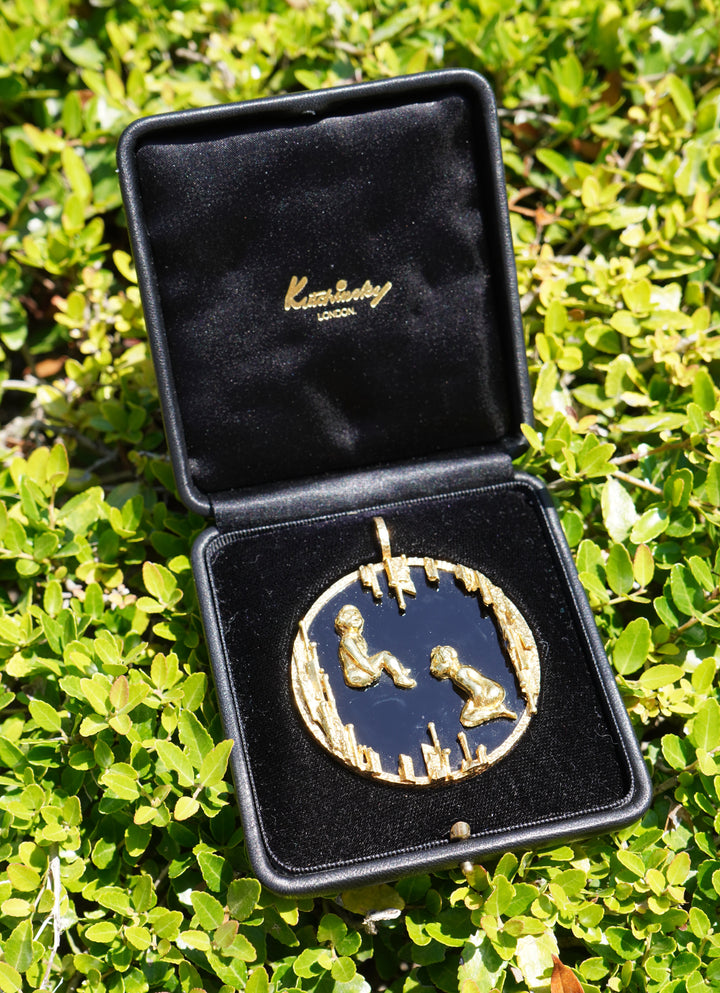 Vintage Kutchinsky 18k Gold Onyx Gemini Zodiac Pendant, Original Box