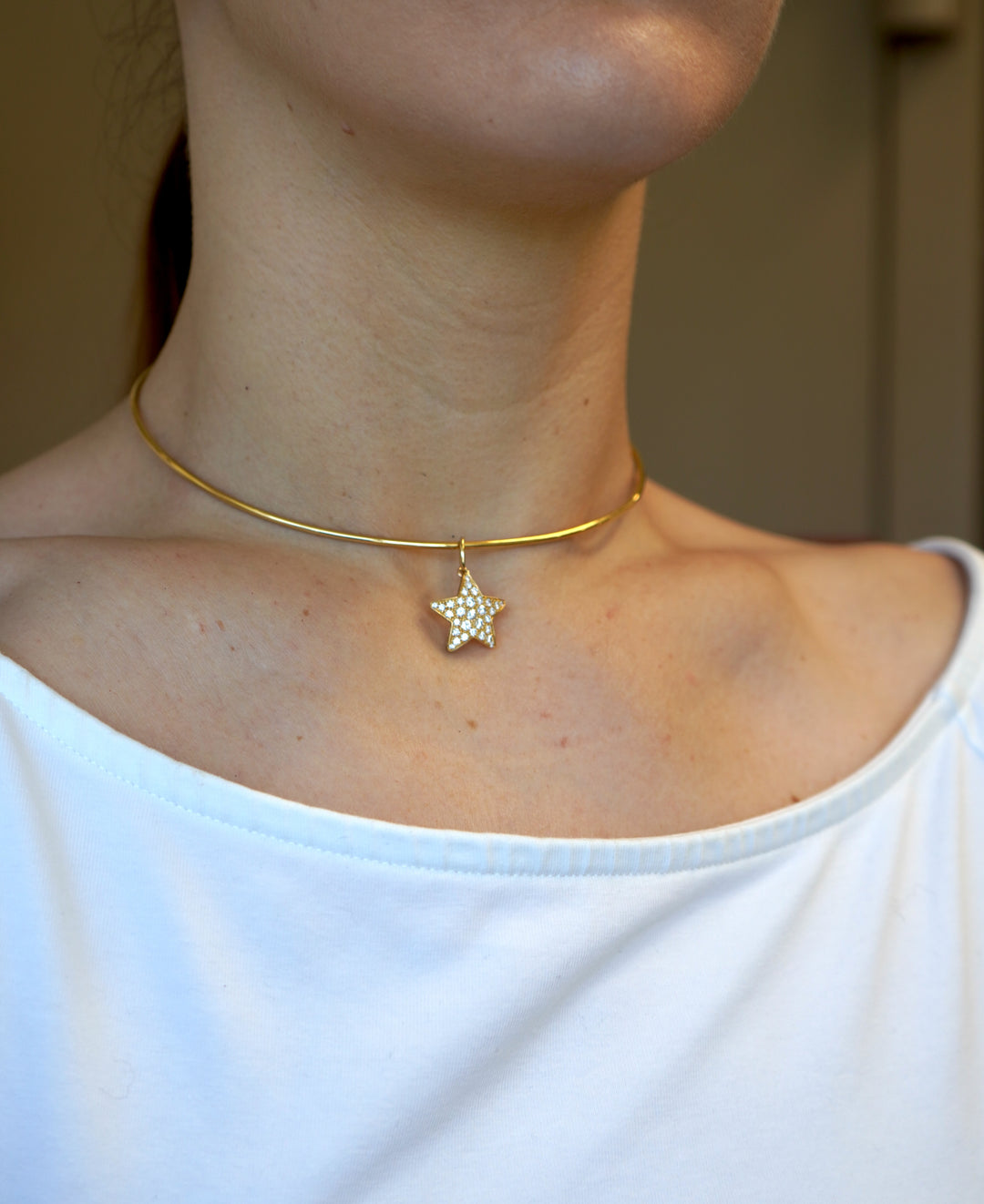 18k Yellow Gold Diamond Star Pendant Wire Choker Necklace