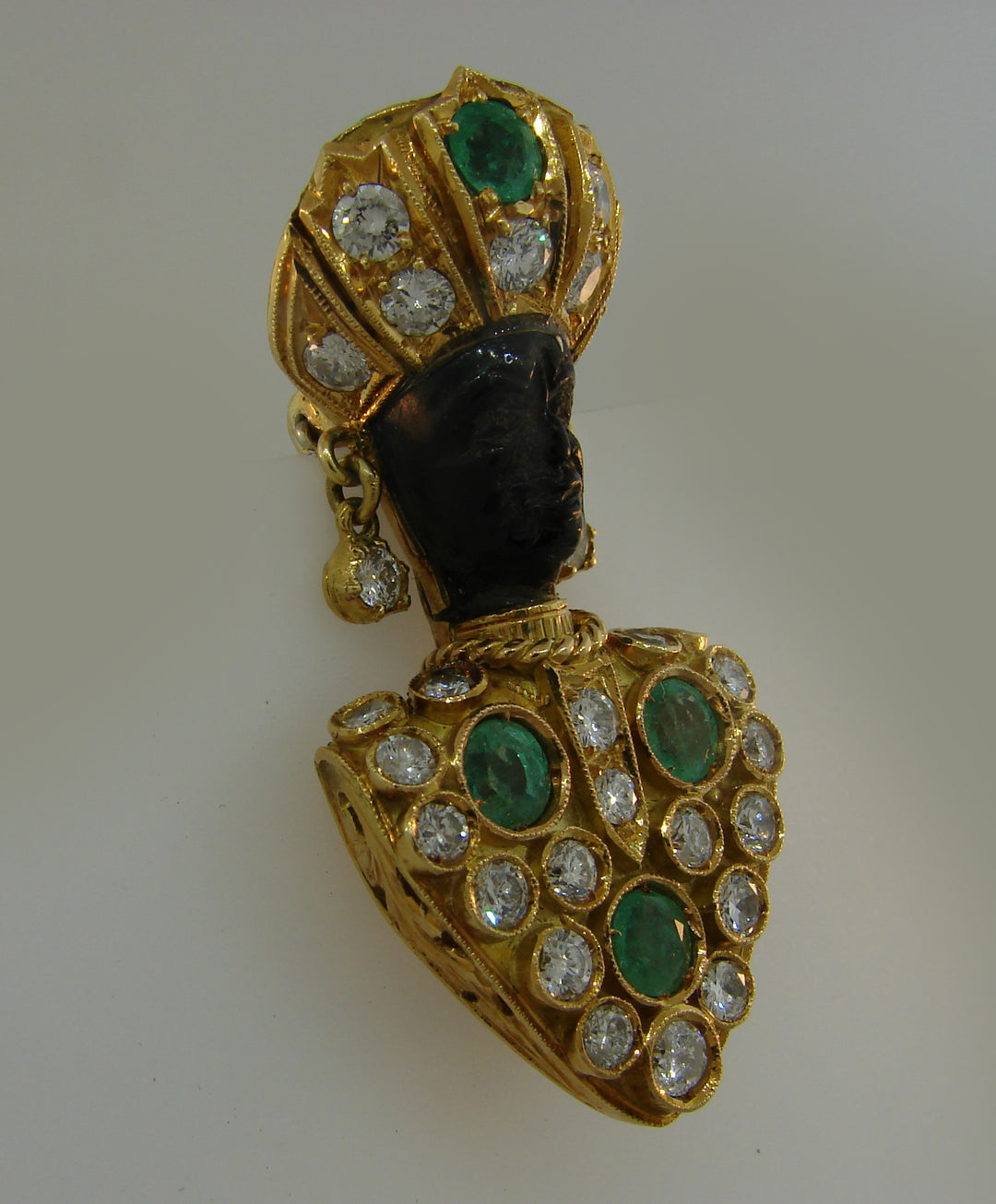 Nardi Emerald Diamond Yellow Gold Blackamoor Pin Clip Brooch 1950s