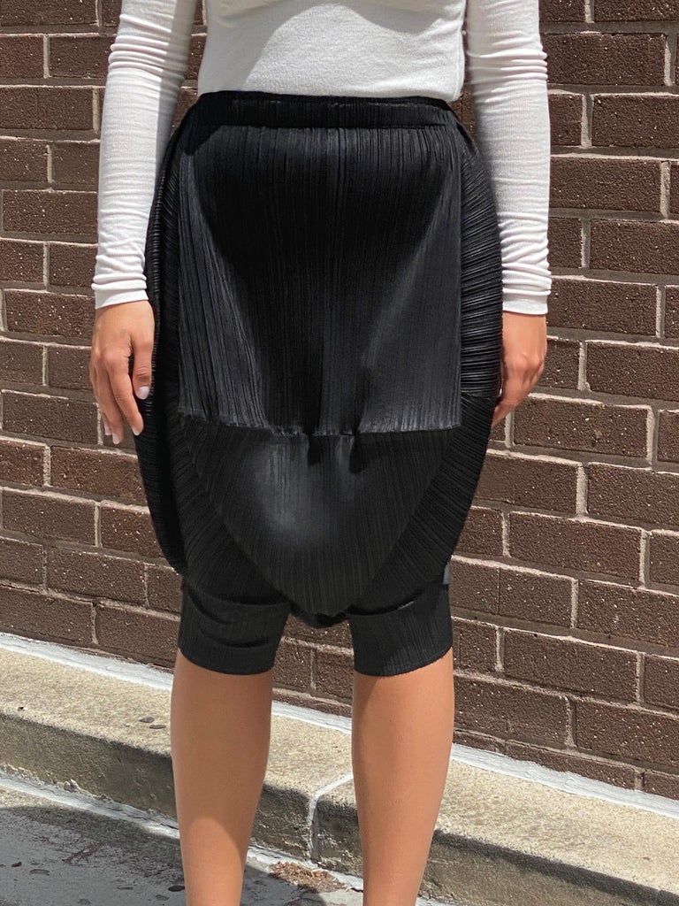 Masaki Matsuka Black Pleated Short Pants