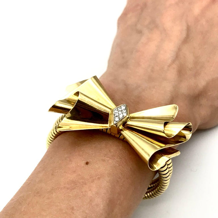 Vintage Italian Yellow Gold Diamond Tubogas Bow Bracelet