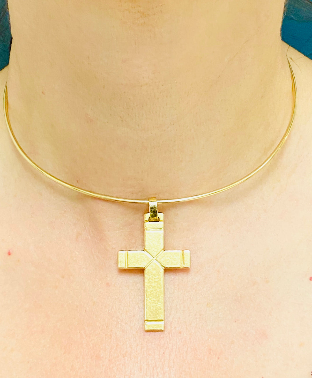 Wire Choker Necklace with Cross Pendant 14k Gold