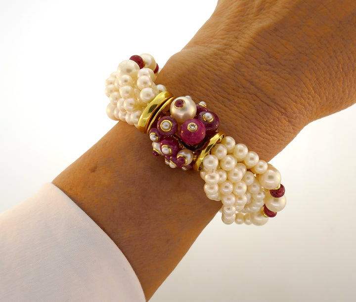 Trianon Pearl Ruby Bracelet with Diamond Yellow Gold Clasp Bead Multi Strand