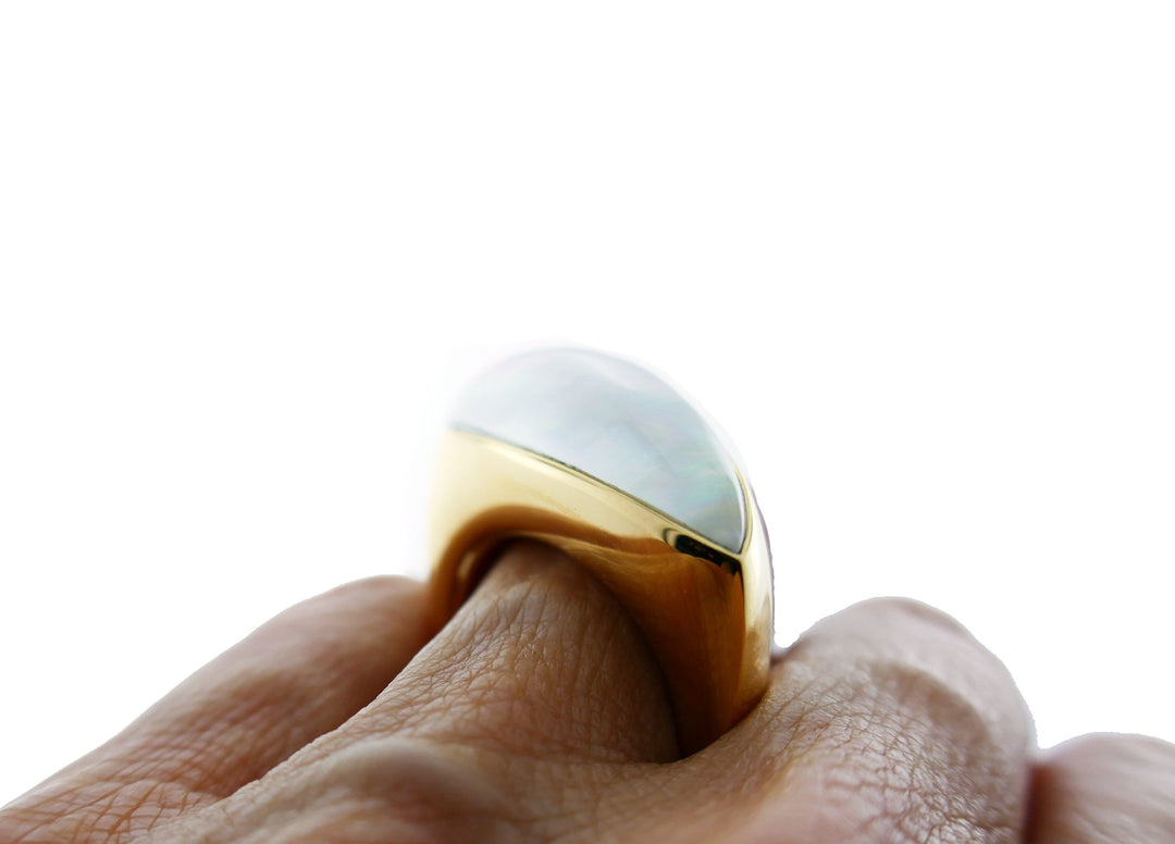 Vhernier Fuseau Yellow Gold Ring with Mother of Pearl and Rock Crystal